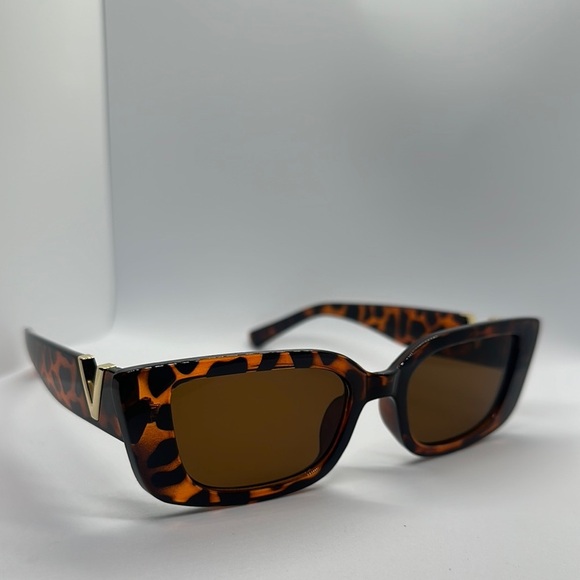 Chic Tortoiseshell V-Detail Sunglasses -Square Frame, Trendy Style UV protection main image 14